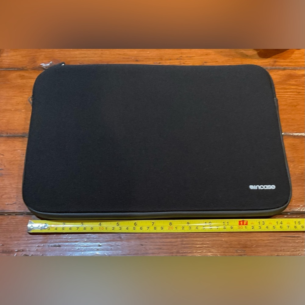 INCASE FOR LAPTOP 13”